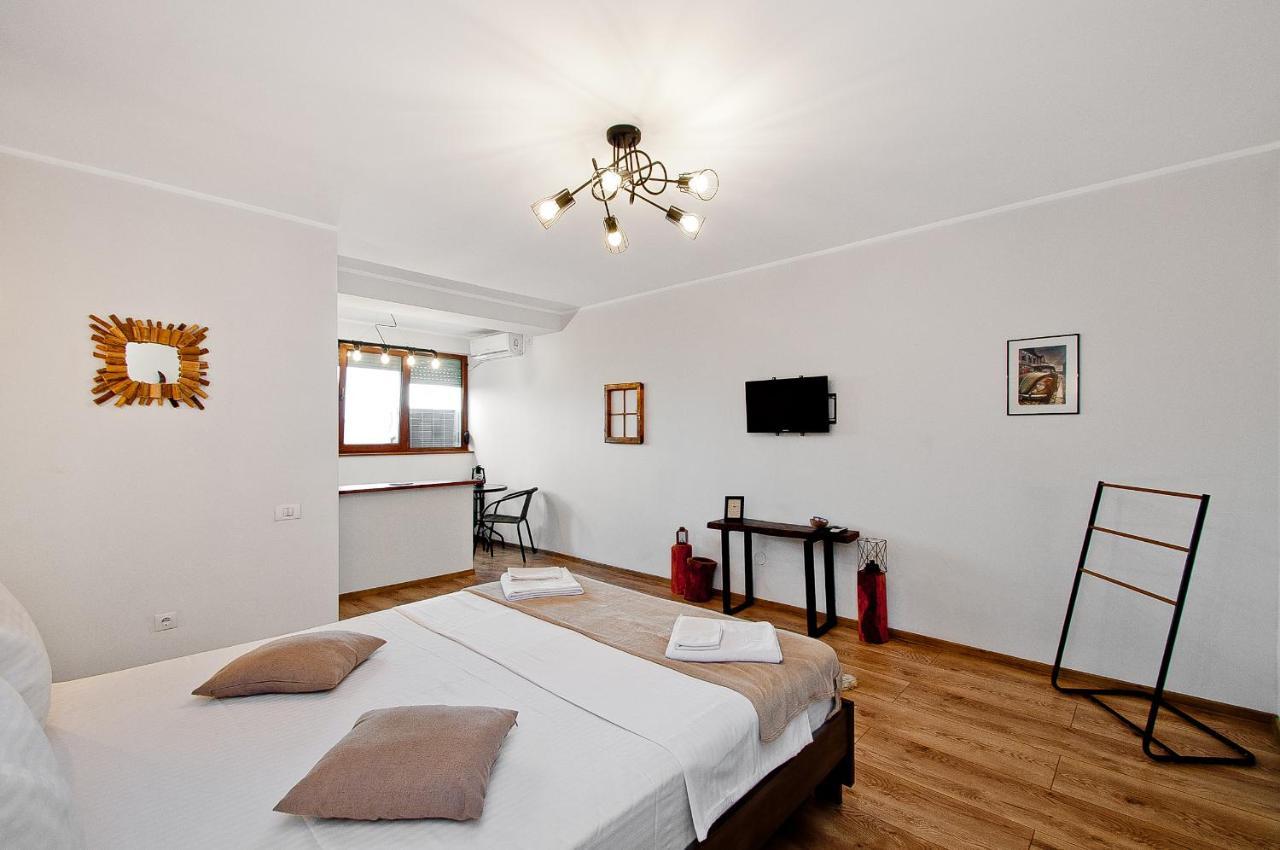 Wood&Steel Apartment Galaţi Exteriér fotografie